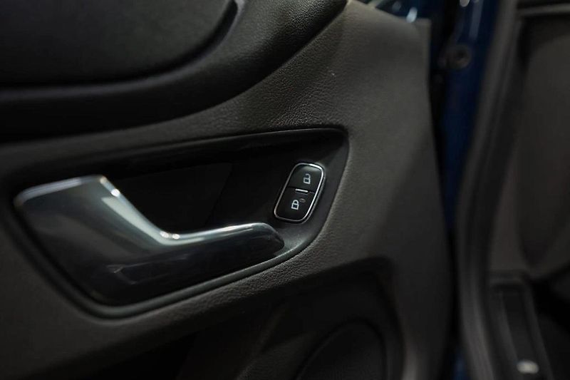 Ford Transit Custom L2 2.0 77 kW - fotka 19 z 32
