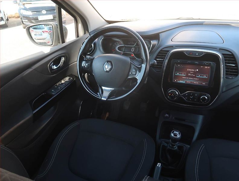 Renault Captur (2017) Limited 1.2 TCe, Serv.kniha - fotka 7 z 19
