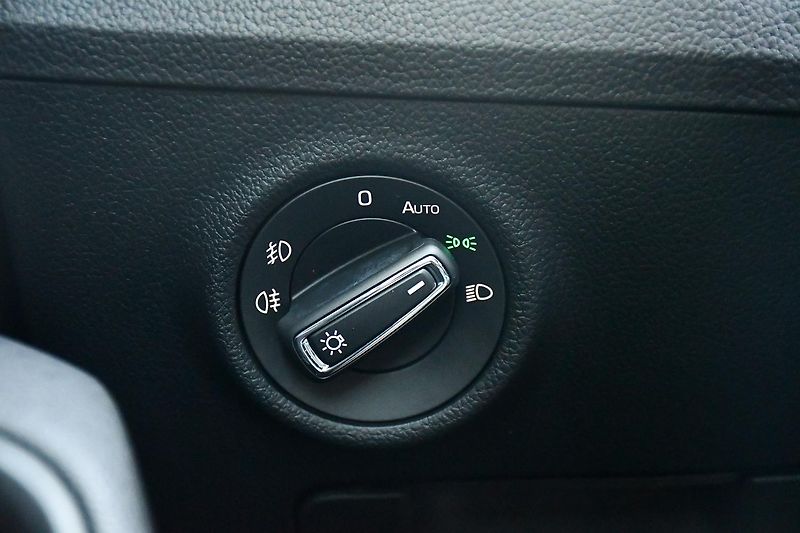 Škoda Superb 1.5TSi 110kW MT CARPLAY  - fotka 27 z 51