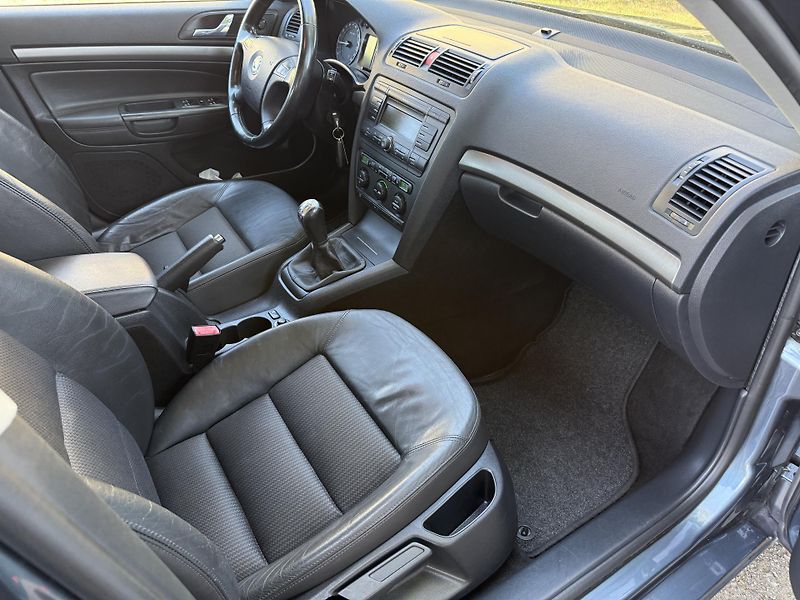 Škoda Octavia 1,6i 75kW ELEGANCE - fotka 12 z 20