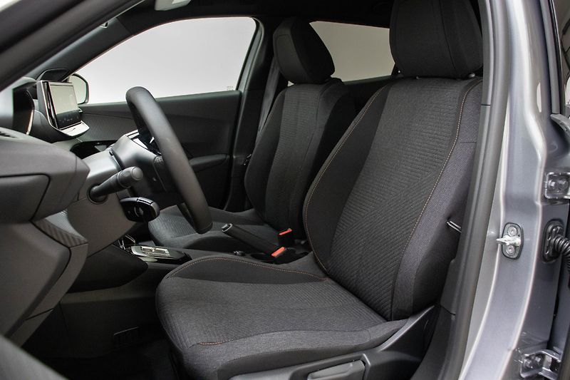 Peugeot 2008 BUSINESS Hybrid 110 e-DCS6 - fotka 9 z 16
