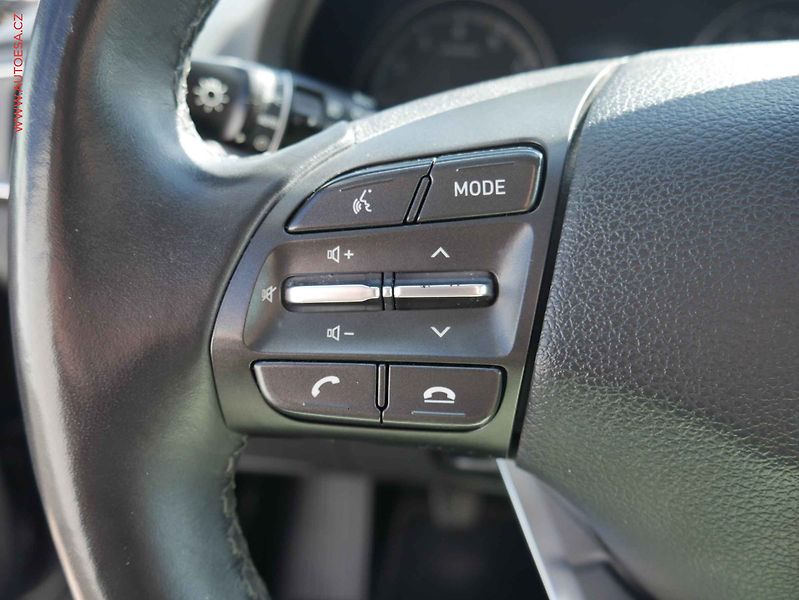 Hyundai i30 (2020) 1.5 DPi, 2.maj,ČR, AC, park - fotka 13 z 21