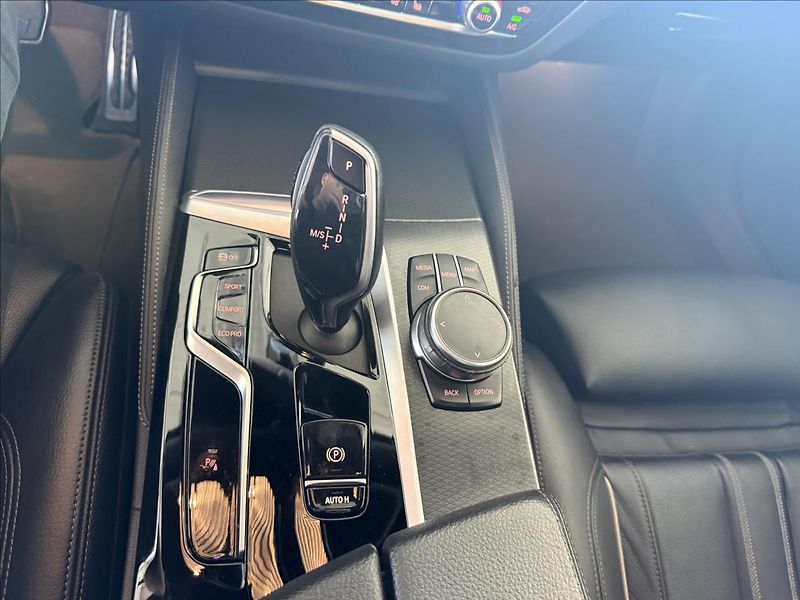 BMW Řada 5 3,0   530xDrive,Mpaket,4x4,Las - fotka 32 z 45