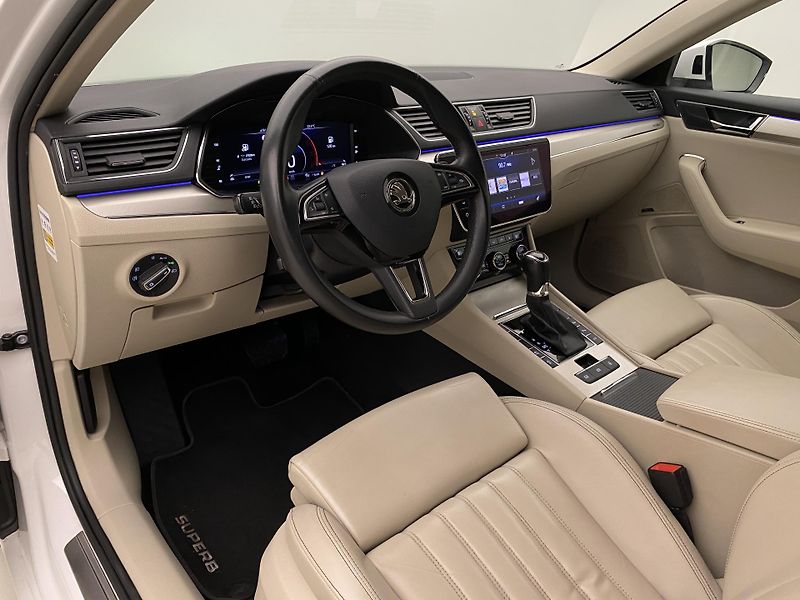Škoda Superb COMBI 2.0TDI L&K DSG CZ - fotka 4 z 64