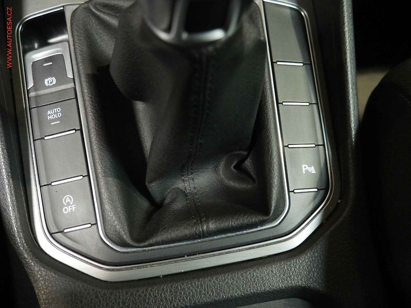 Volkswagen Golf Sportsvan (2015) 1.2 TSi, ČR, AC, temp - fotka 16 z 19