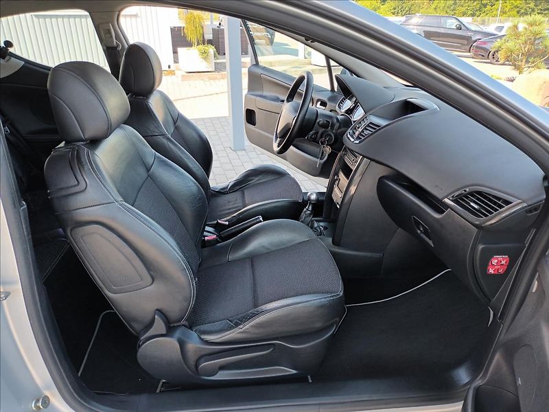 Peugeot 207 1,6 i,110kw,KŮŽE,KOLA,PANORAMA - fotka 21 z 34
