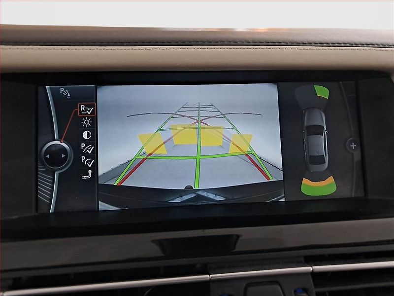 BMW Řada 7 (2012) 740d xDrive, 4X4, Automat - fotka 17 z 21