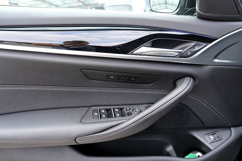 BMW Řada 5 540d xDrive M sport/Lasery - fotka 19 z 50