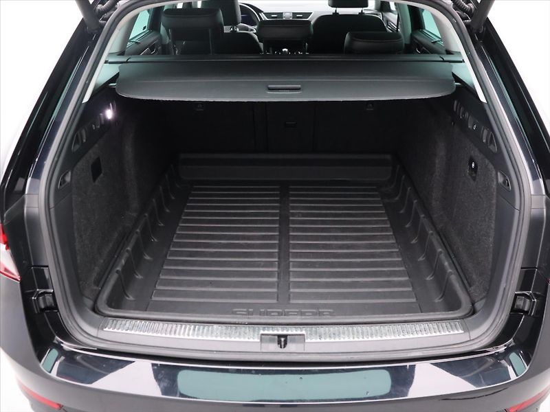 Škoda Superb 2,0 TDI 140kW DSG 4x4 L&K DPH - fotka 10 z 40