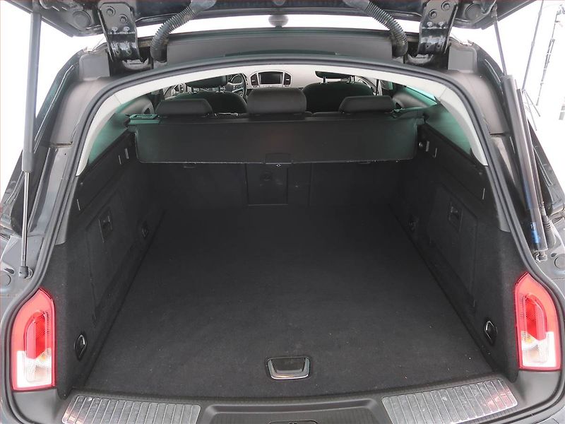 Opel Insignia (2012) 2.0 CDTI, Navi, Xenony - fotka 12 z 16