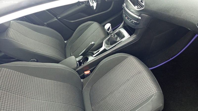 Peugeot 308 (2018) - fotka 22 z 36