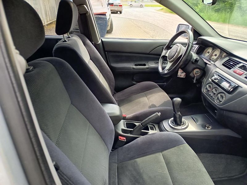 Mitsubishi Lancer (2005) 2.0 16v 100kw - fotka 34 z 45