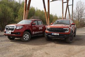 Ford Ranger Raptor versus Dongfeng DF6.
