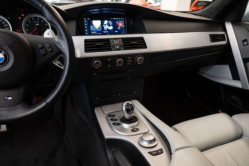 BMW M5 V10/SMG/CarPlay/Kamera - fotka 13 z 28
