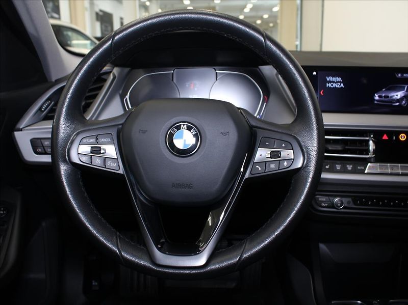 BMW Řada 1 118i 103kW AT Advantage ČR   1 - fotka 9 z 13