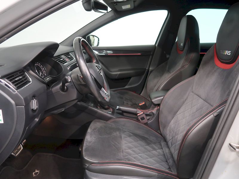 Škoda Octavia (2019) RS 2.0TSI 180KW DSG NAVI - fotka 13 z 39