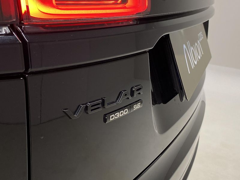 Land Rover Range Rover Velar D300 SE R-DYNAMIC AWD RZERVACE - fotka 36 z 48
