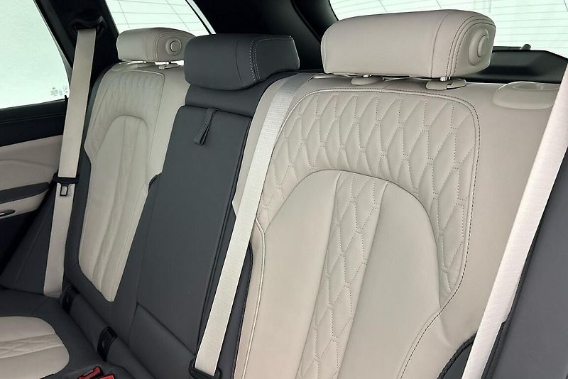 BMW X5 xDrive30d - fotka 10 z 28