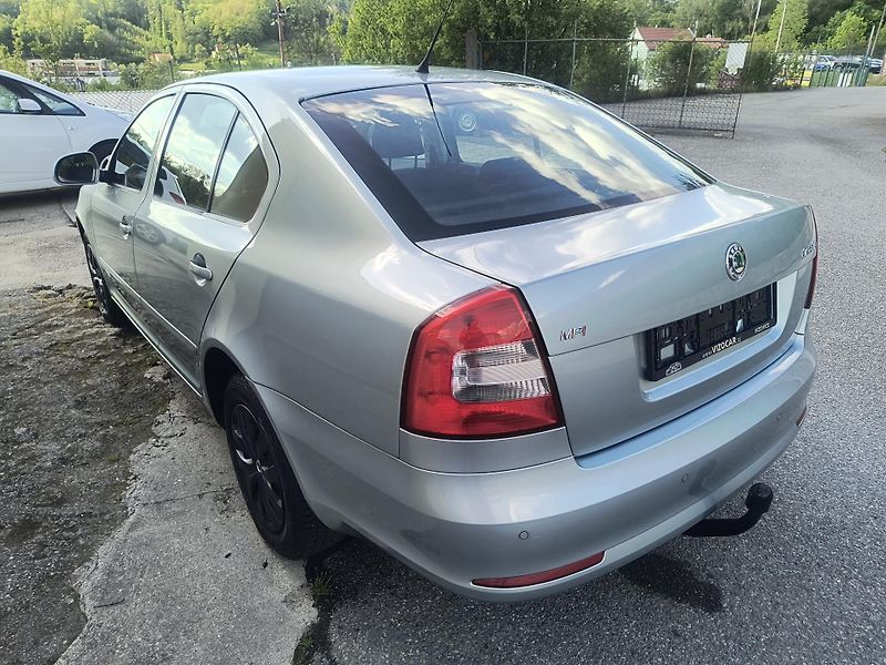 Škoda Octavia (2009) 1.6 MPi 75KW/AC/PC/PDC/TAŽNÉ - fotka 8 z 47