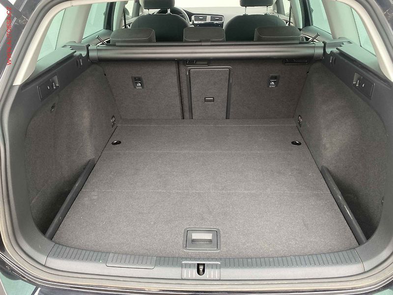 Volkswagen Golf (2018) 2.0 TDi, Highline, LED - fotka 7 z 18