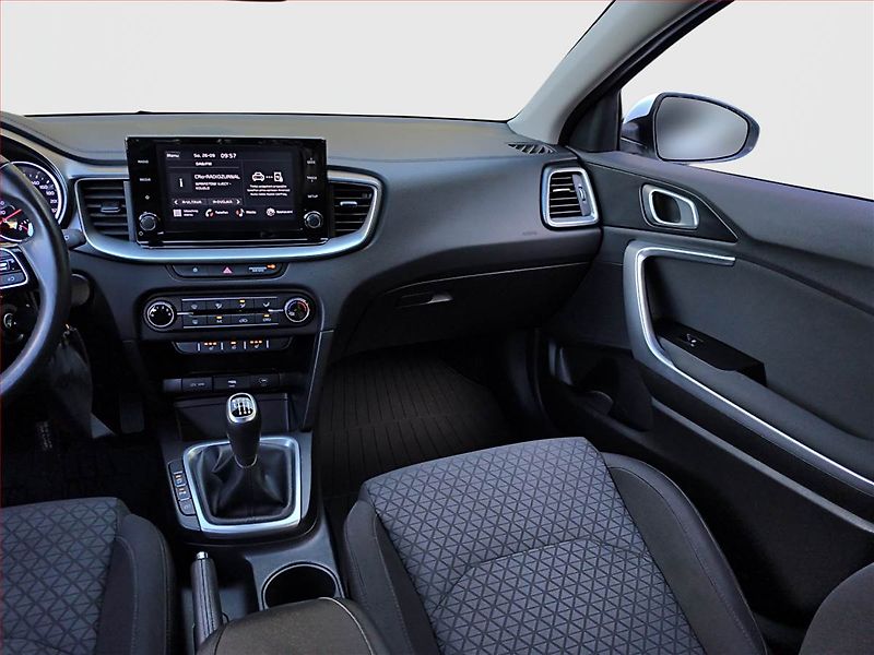 Kia Ceed (2022) 1.5 T-GDI, ČR,1.maj - fotka 8 z 17
