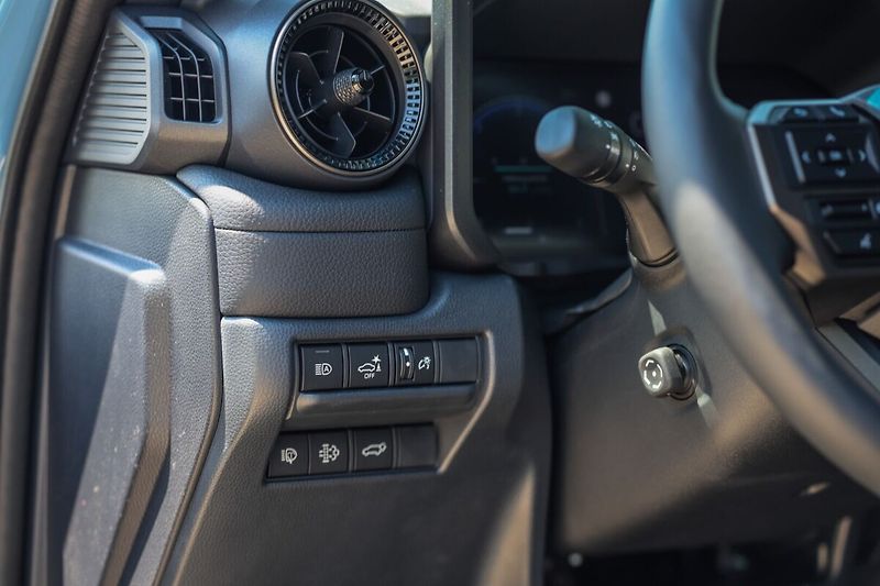 Toyota Land Cruiser First Edition 2.8 D-4D 205 k, - fotka 16 z 40
