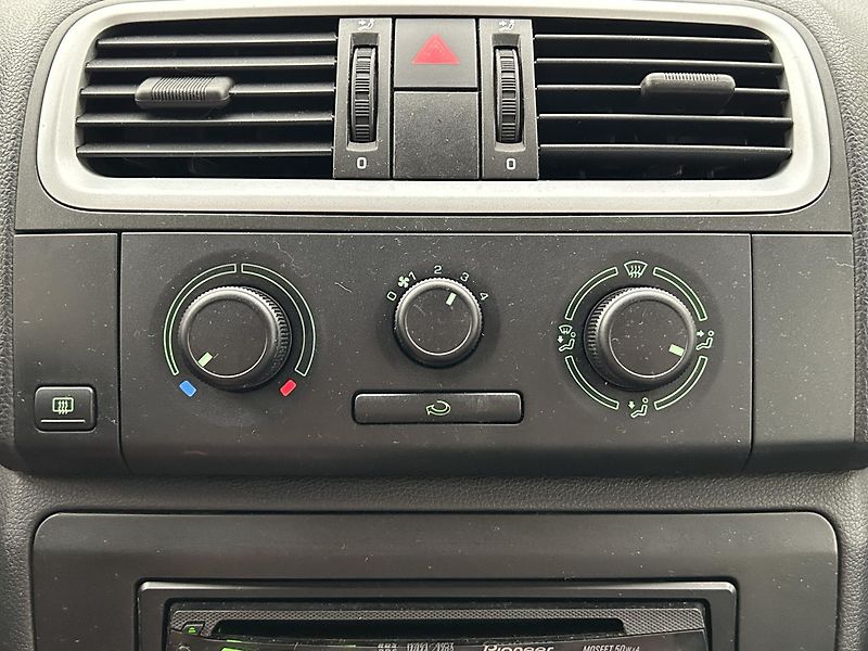 Škoda Fabia 1.9 TDI Ambiente - fotka 9 z 25