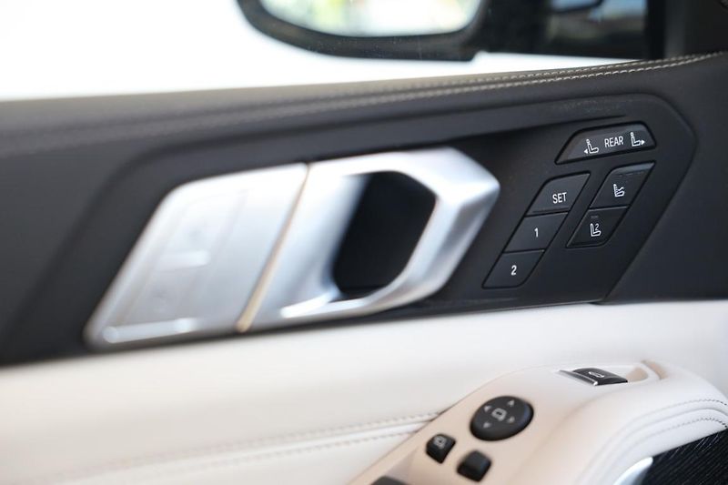 BMW X7 xDrive40d - fotka 15 z 21