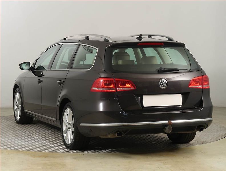 Volkswagen Passat (2011) Highline 2.0 TDI, 4X4 - fotka 4 z 24