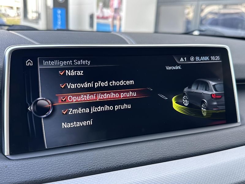 BMW X5 xDrive30d M-Sport - fotka 18 z 24