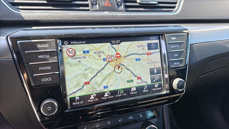 Škoda Superb 1,6 TDi 88 Kw Style DSG DPH - fotka 22 z 32
