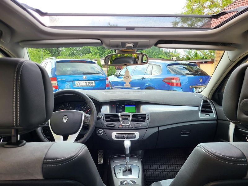 Renault Laguna 2.0dCi 127kW*4CONTROL*PANORAMA - fotka 32 z 54