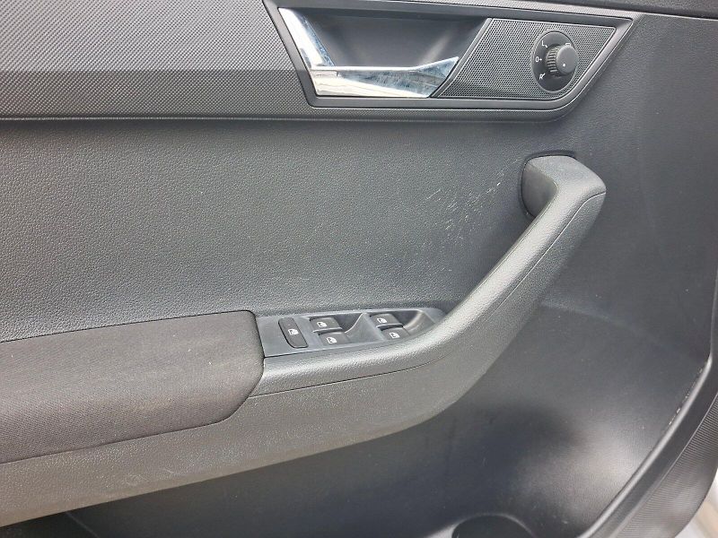 Škoda Fabia (2015) Style 1,2TSi 66kW - fotka 26 z 31