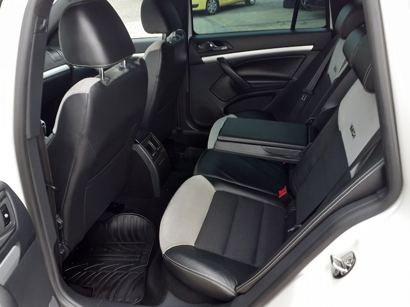 Škoda Octavia (2011) KOMBI 2.0 TDi RS - fotka 16 z 26