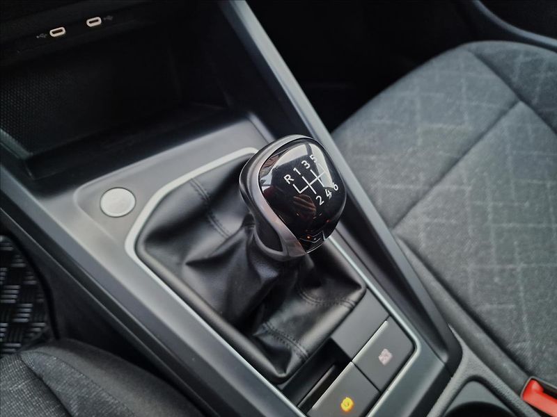 Volkswagen Golf 2.0TDI 85kW Life Variant,1Maj - fotka 35 z 50