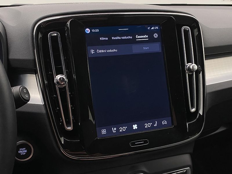 Volvo XC40 (2026) B3 AUT DARK PLUS - fotka 42 z 60