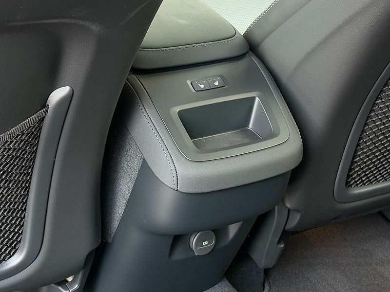 Volvo XC90 B5 PLUS Black Edition, Vzduch - fotka 13 z 25