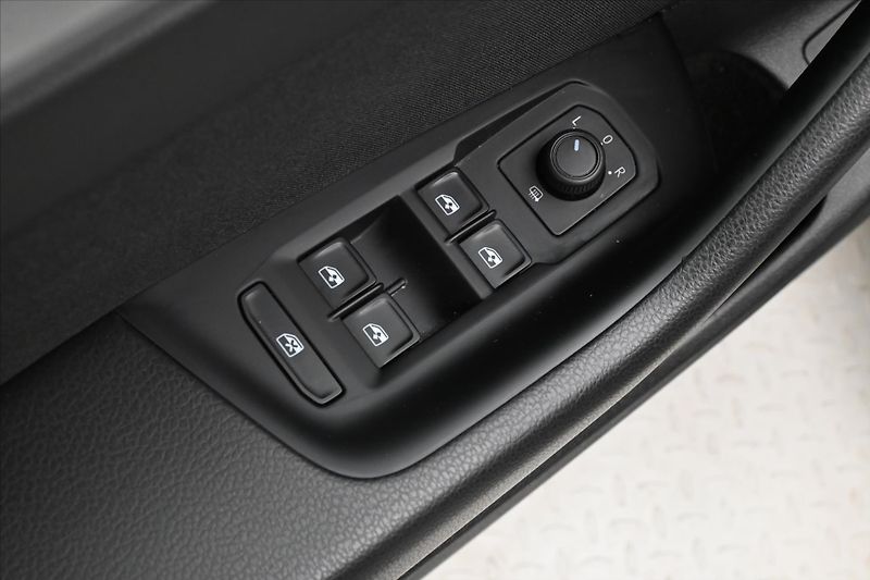 Volkswagen Passat 2,0 TDI 110 kW DSG Business Zá - fotka 26 z 32