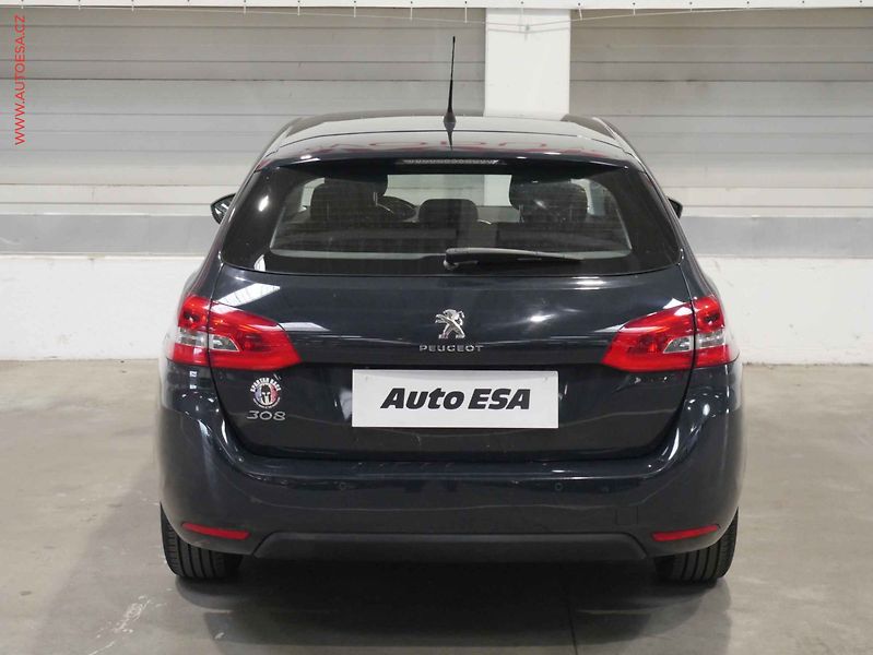 Peugeot 308 (2018) 1.2PT, 1.maj,ČR - fotka 5 z 19