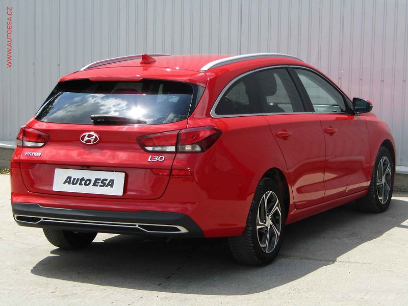 Hyundai i30 (2023) 1.0 T-GDi, ČR, Smart - fotka 4 z 21