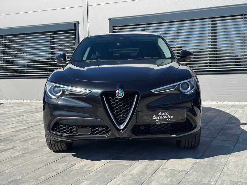Alfa Romeo Stelvio (2018) 2,0 T 206 KW Q4 AT ZF8 SUPER - fotka 2 z 36