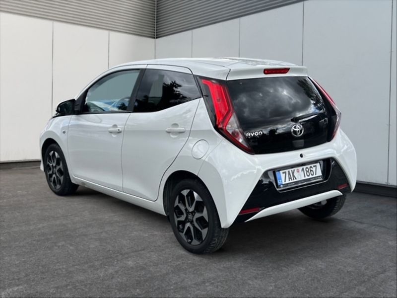 Toyota Aygo 1,0 VVTi x-play - fotka 4 z 11