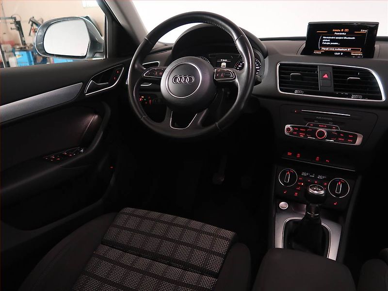 Audi Q3 (2015) 2.0 TDI, 4X4, Navi, Bi-Xenony - fotka 6 z 19
