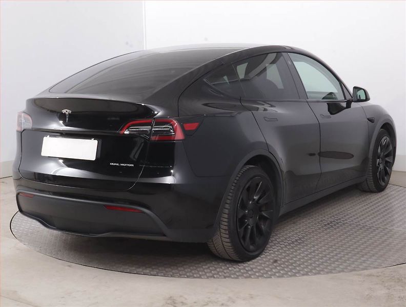 Tesla Model Y (2023) Long Range AWD 79kWh, SoH 91% - fotka 5 z 23