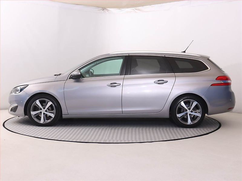 Peugeot 308 (2016) Allure 1.6 BlueHDi, Automat - fotka 3 z 22