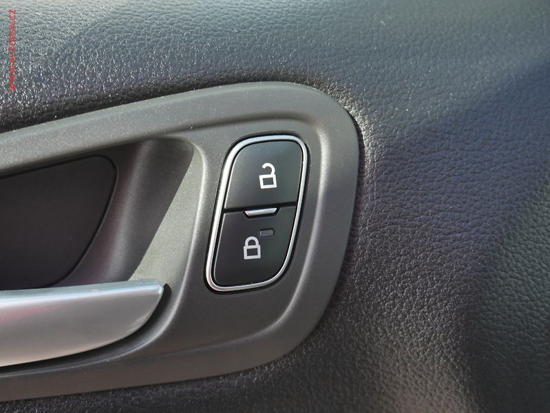 Ford Grand C-MAX (2019) 1.5 EB, 1.maj,ČR, servis - fotka 14 z 19
