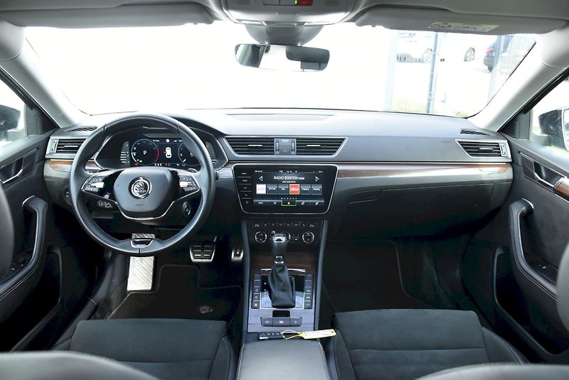 Škoda Superb (2024) Scout 2.0 TSI 206kW 4x4 DSG - fotka 10 z 34