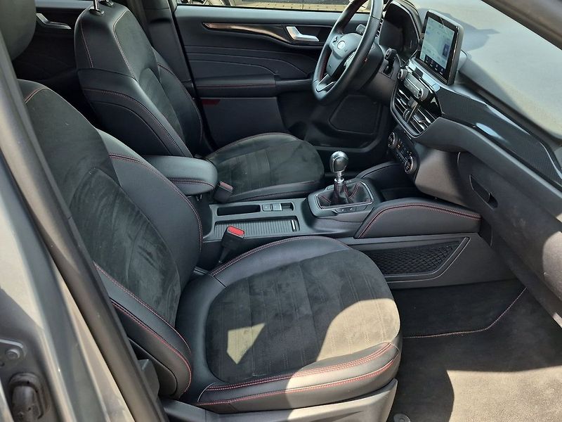 Ford Kuga ST-Line X  1,5 EcoBoost - fotka 12 z 28