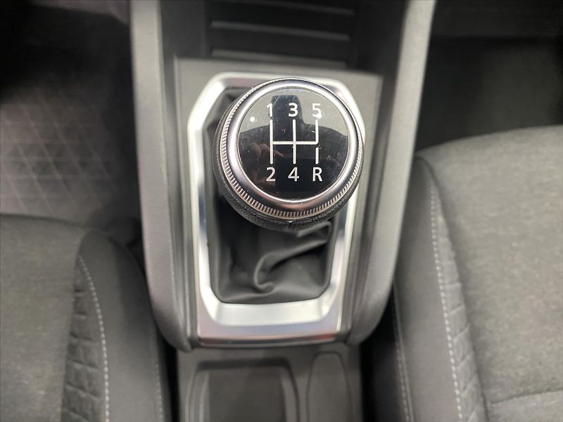 Renault Clio 1,0 TCe 74kw LED 1. maj. ČR - fotka 21 z 26