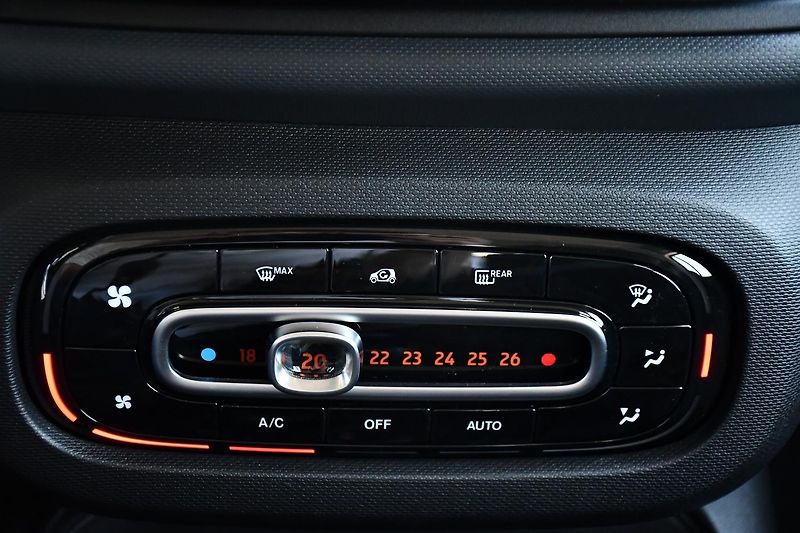 Smart Fortwo EQ - fotka 18 z 25